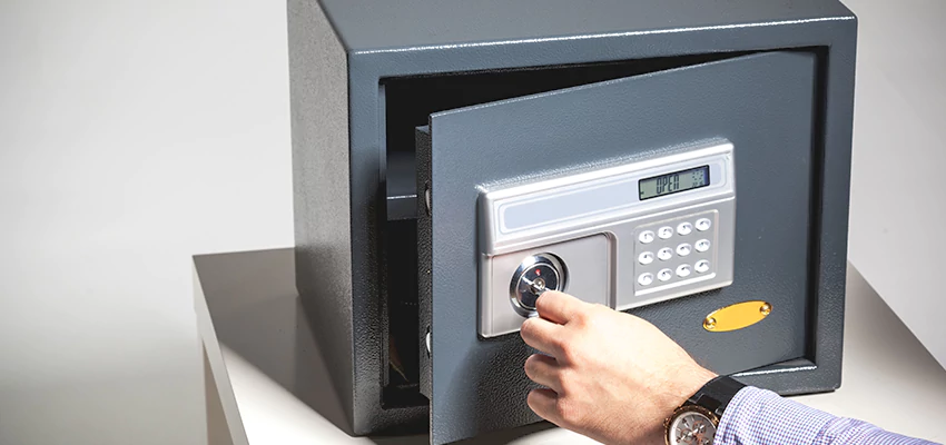 Jewelry Safe Unlocking Service in Aventura, Florida